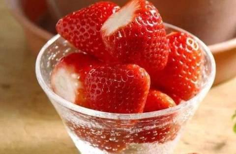 草莓農藥殘留中毒癥狀_草莓農藥殘留超標_農藥草莓吃了怎么解毒